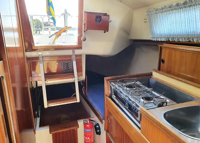 Yacht Ellie