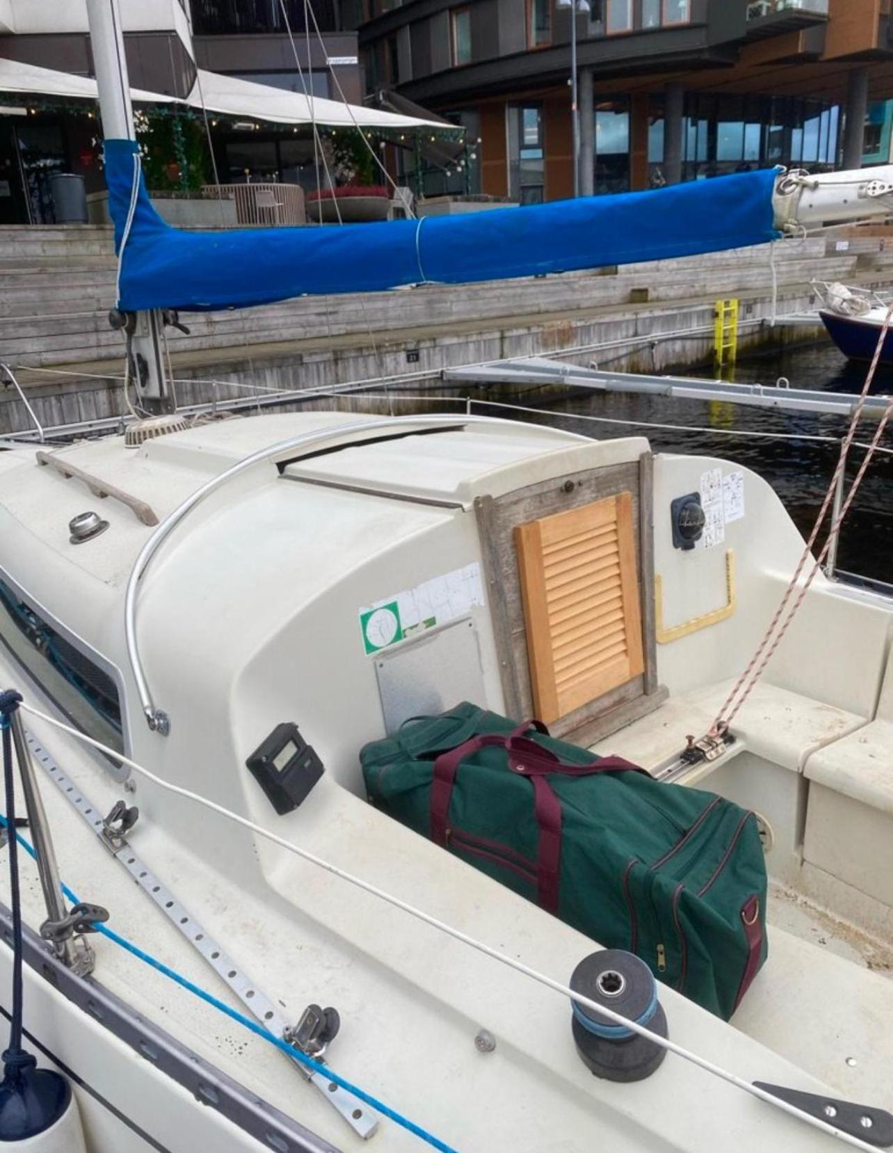 Yacht Ellie Botel